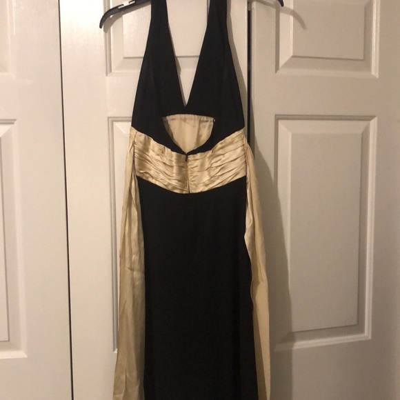 Maggie London Petites 4P cocktail dress - black with shimmery light gold sash. - Picture 4 of 4